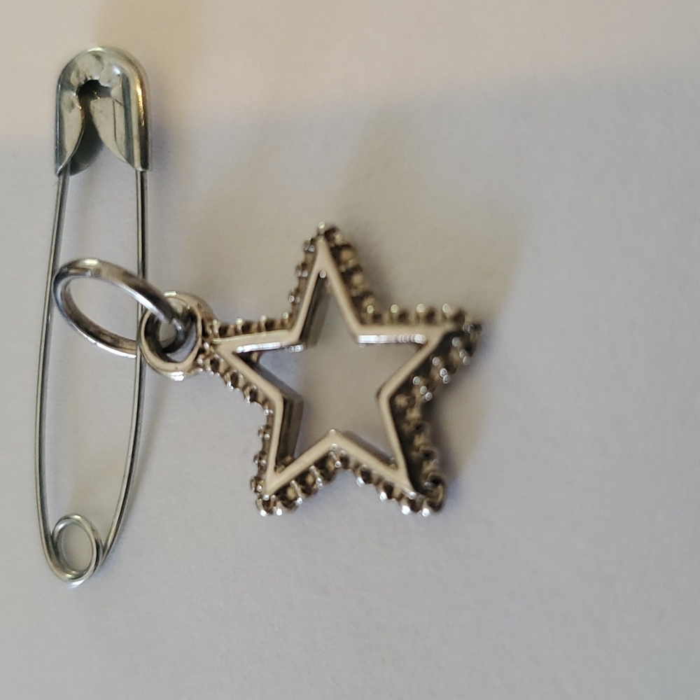 Star Charm - Picture 2 of 3
